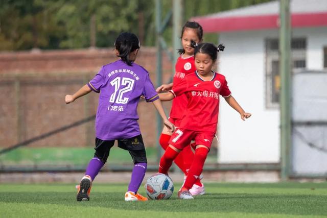 巴西队集结后首次训练 内马尔因伤缺席